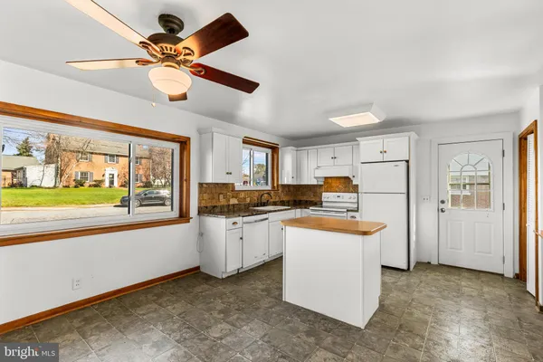 $349,900 | 188 Hillcrest Road, New Holland, PA 17557