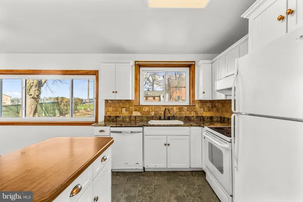 $349,900 | 188 Hillcrest Road, New Holland, PA 17557