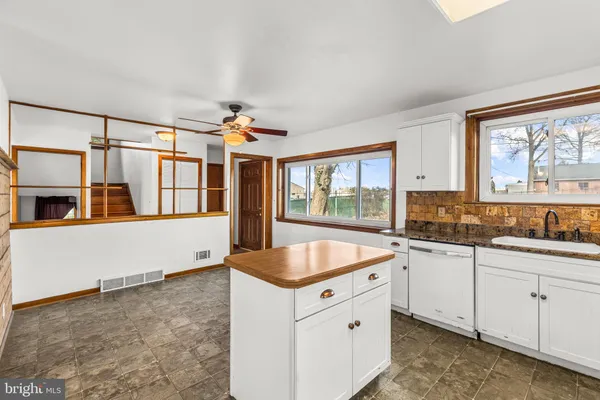 $349,900 | 188 Hillcrest Road, New Holland, PA 17557