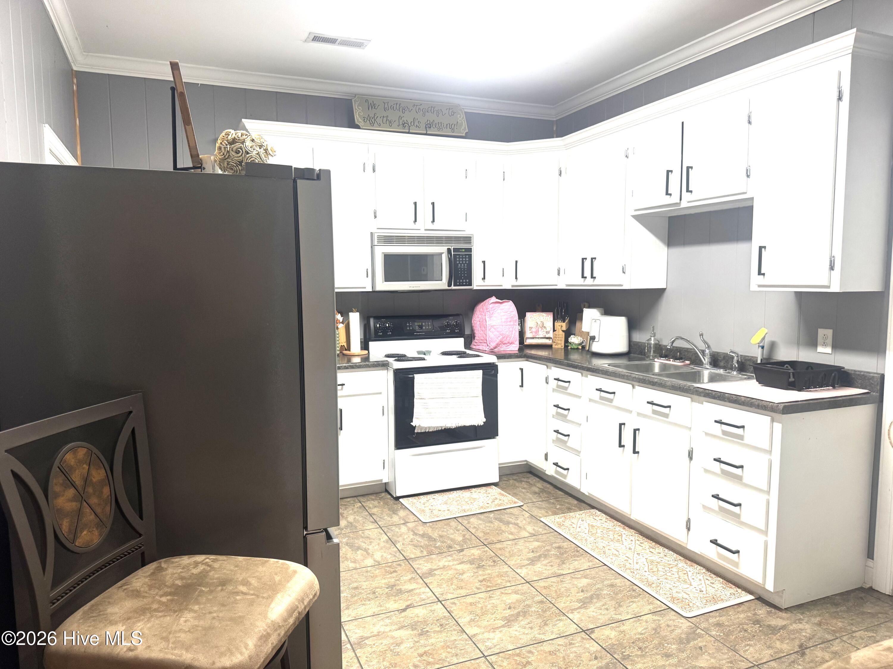 727 Mt Olive Road Bladenboro, NC 28320 - Photo 6 of 52