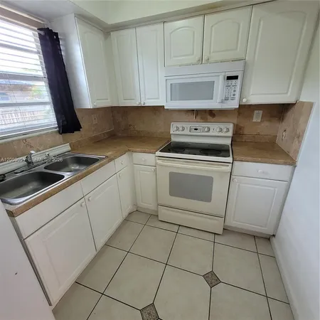 $159,900 | 1370 Northeast 119th Street, Unit 137015, Miami, FL 33161