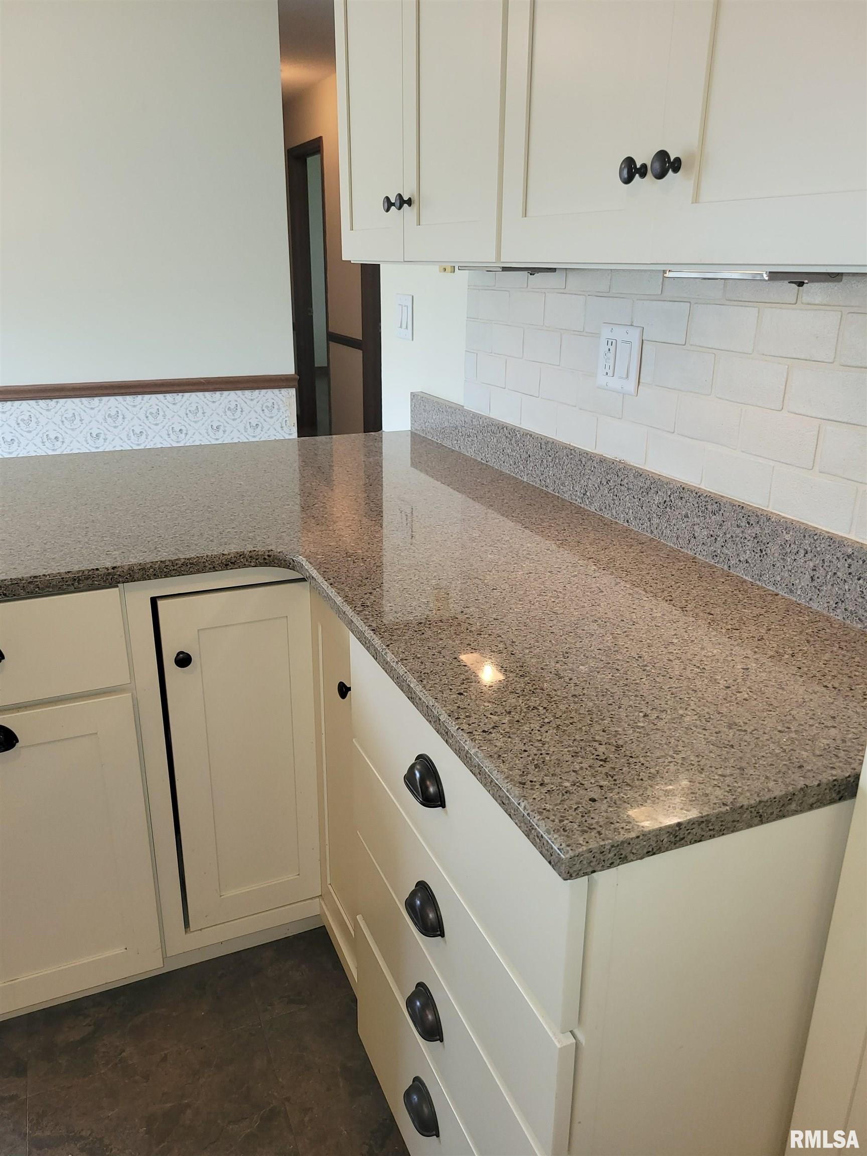 120 Agustus Lane Springfield, IL 62703 - Photo 8 of 24