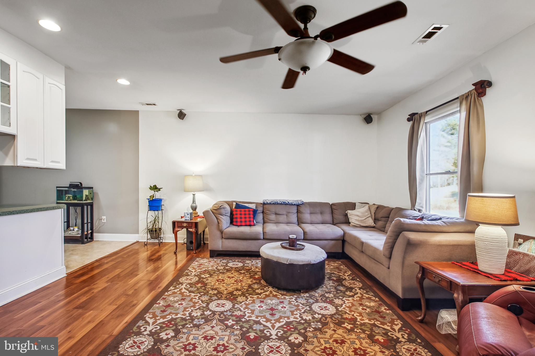 2572 Davidsonville Road Gambrills, MD 21054 - Photo 4 of 23 Living Room