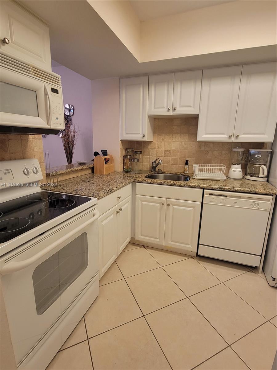 9826 Marina Boulevard, Unit 1015 Boca Raton, FL 33428 - Photo 9 of 19 7
