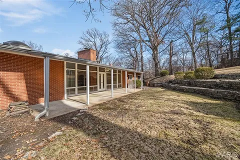 $550,000 | 28 Black Oak Drive, Sunset Hills, MO 63127