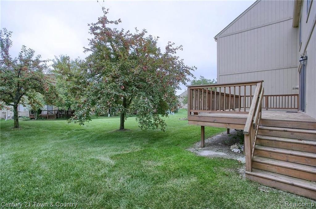 2187 Crystal Drive Rochester Hills, MI 48309 - Photo 2 of 32