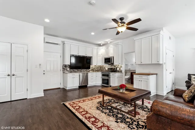 $1,899,900 | 11 Moate Lane, Barrington Hills, IL 60010