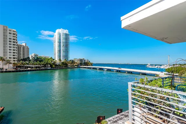 $1,700 | 1441 Lincoln Road, Unit 411, Miami Beach, FL 33139