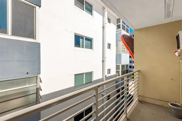 $1,700 | 1441 Lincoln Road, Unit 411, Miami Beach, FL 33139