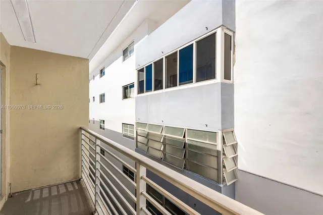 $1,700 | 1441 Lincoln Road, Unit 411, Miami Beach, FL 33139