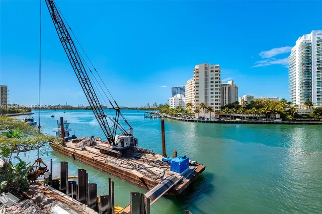 $1,700 | 1441 Lincoln Road, Unit 411, Miami Beach, FL 33139