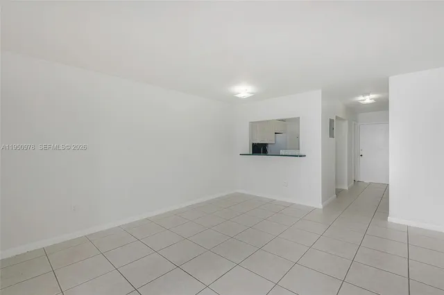 $1,700 | 1441 Lincoln Road, Unit 411, Miami Beach, FL 33139