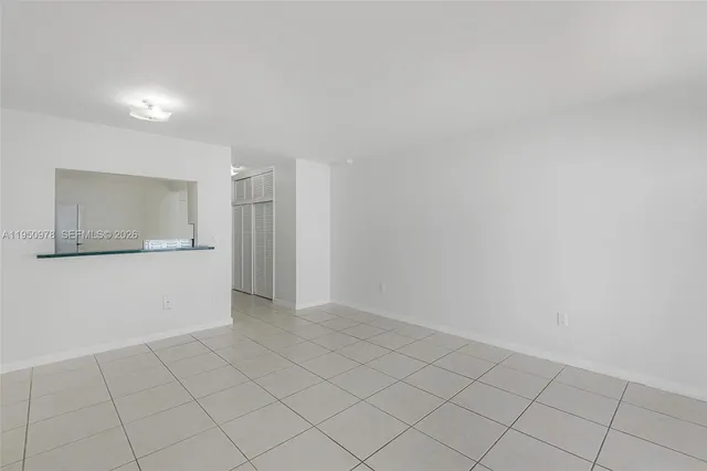 $1,700 | 1441 Lincoln Road, Unit 411, Miami Beach, FL 33139