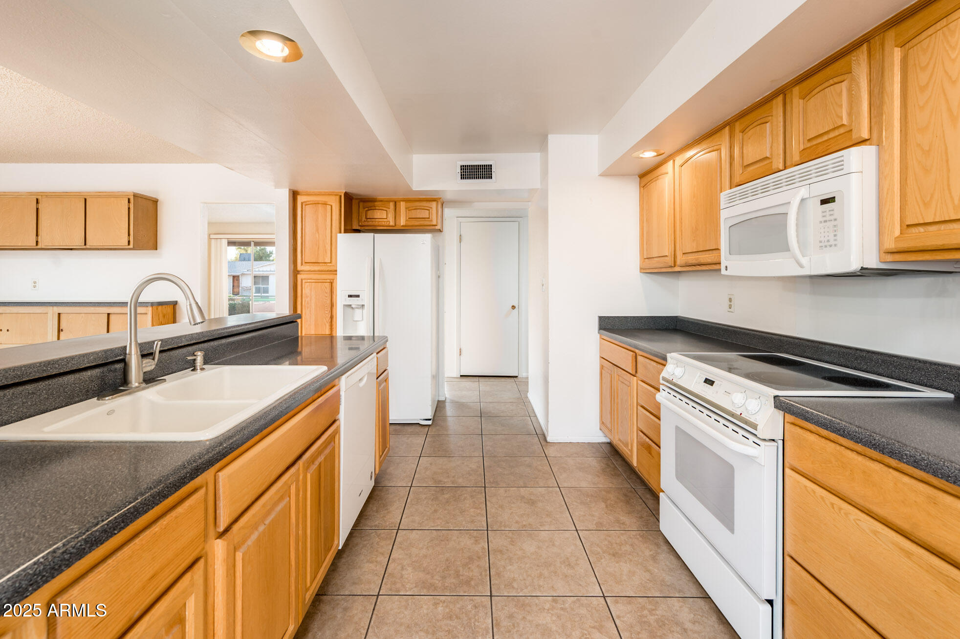 2431 East Ocotillo Road Phoenix, AZ 85016 - Photo 9 of 47 2431 E Ocotillo Rd - MLS-16