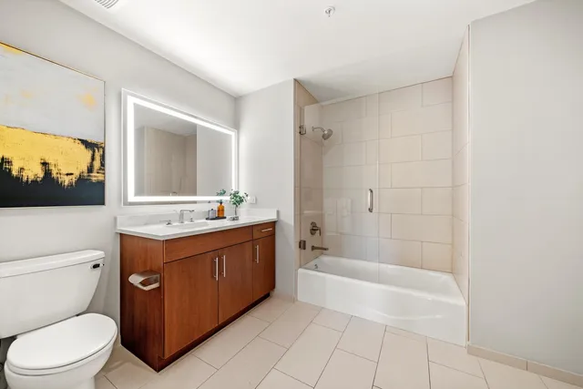 $895,000 | 850 North Lake Shore Drive, Unit 807, Chicago, IL 60611