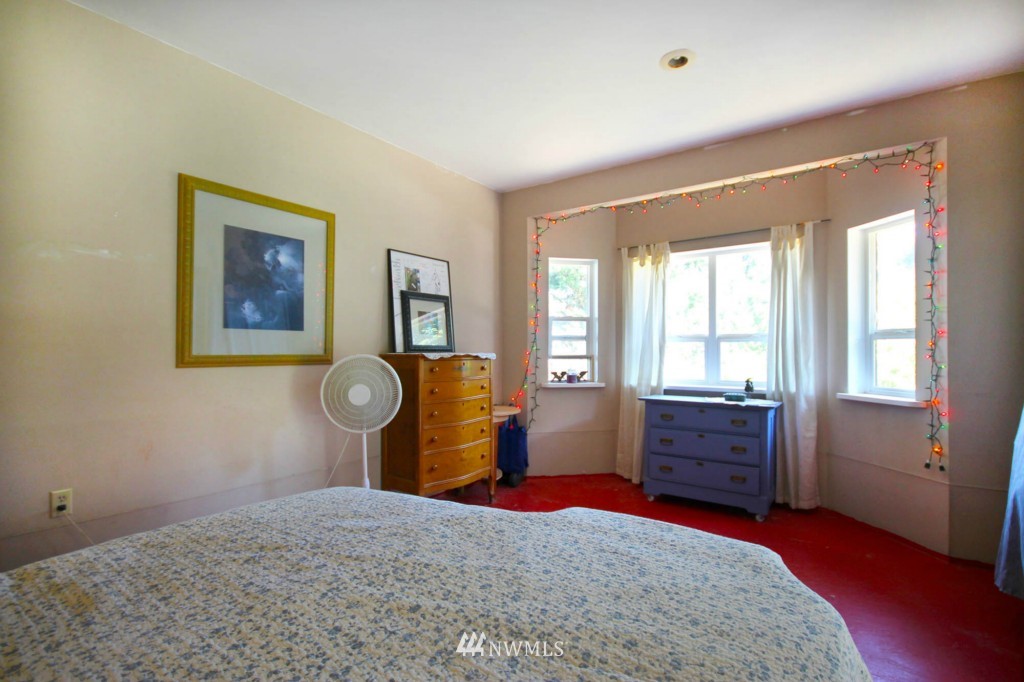 10352 Southwest Cowan Road Vashon, WA 98070 - Photo 11 of 18 Gallery Image 11