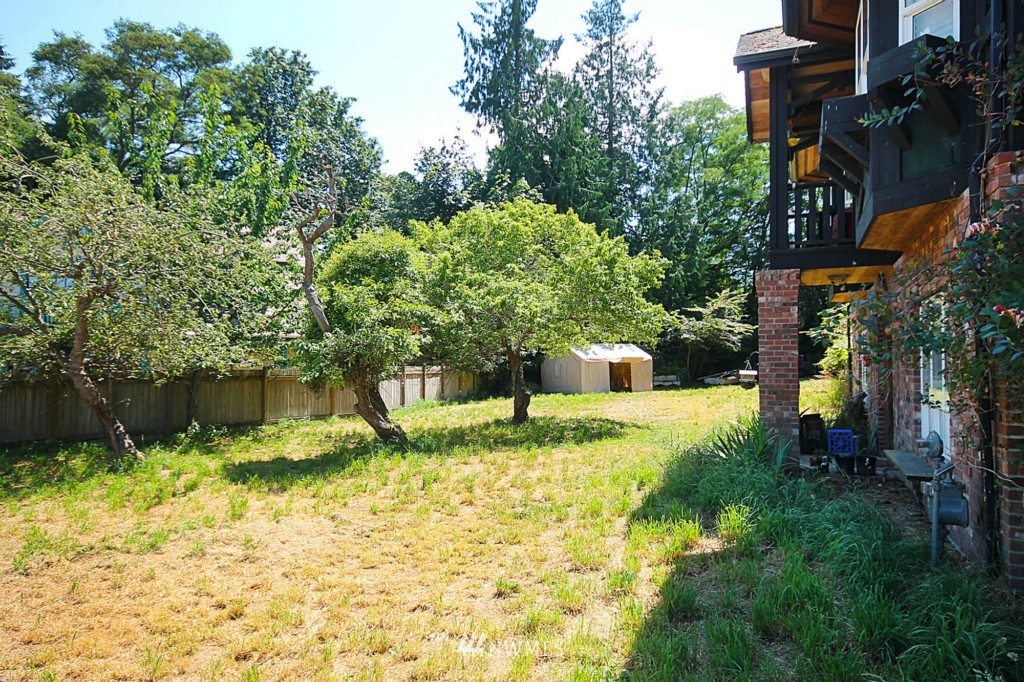 10352 Southwest Cowan Road Vashon, WA 98070 - Photo 14 of 18 Gallery Image 14