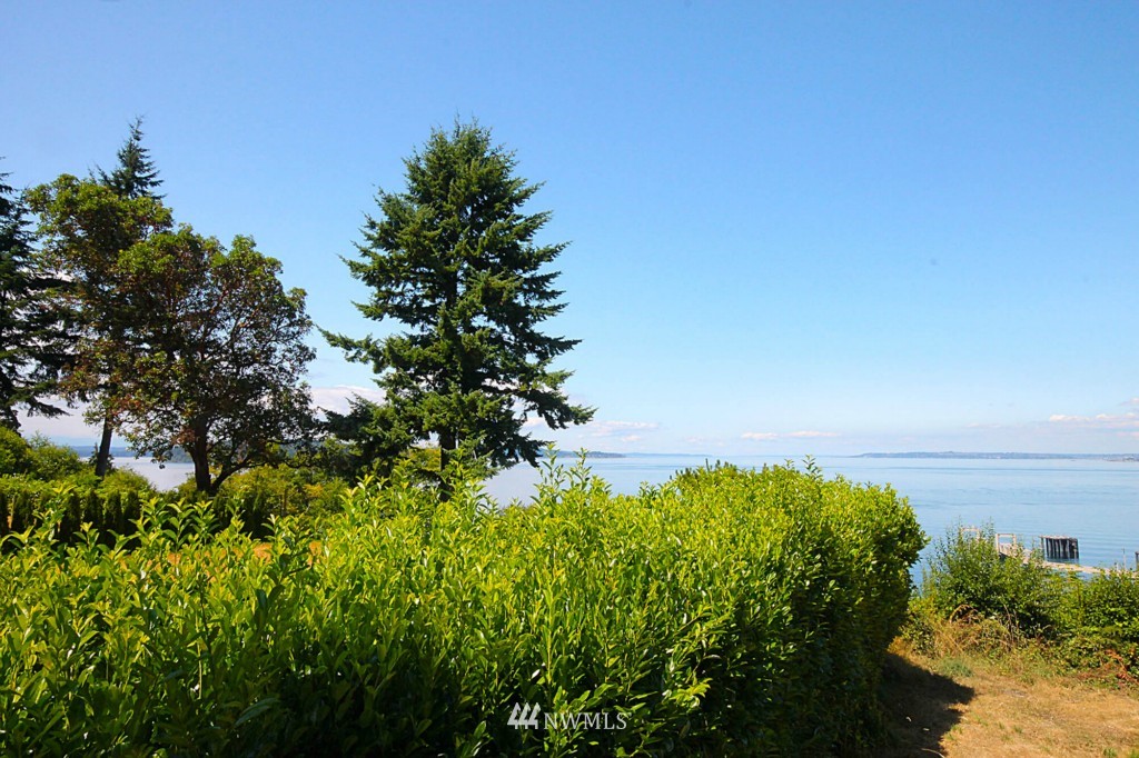 10352 Southwest Cowan Road Vashon, WA 98070 - Photo 16 of 18 Gallery Image 16