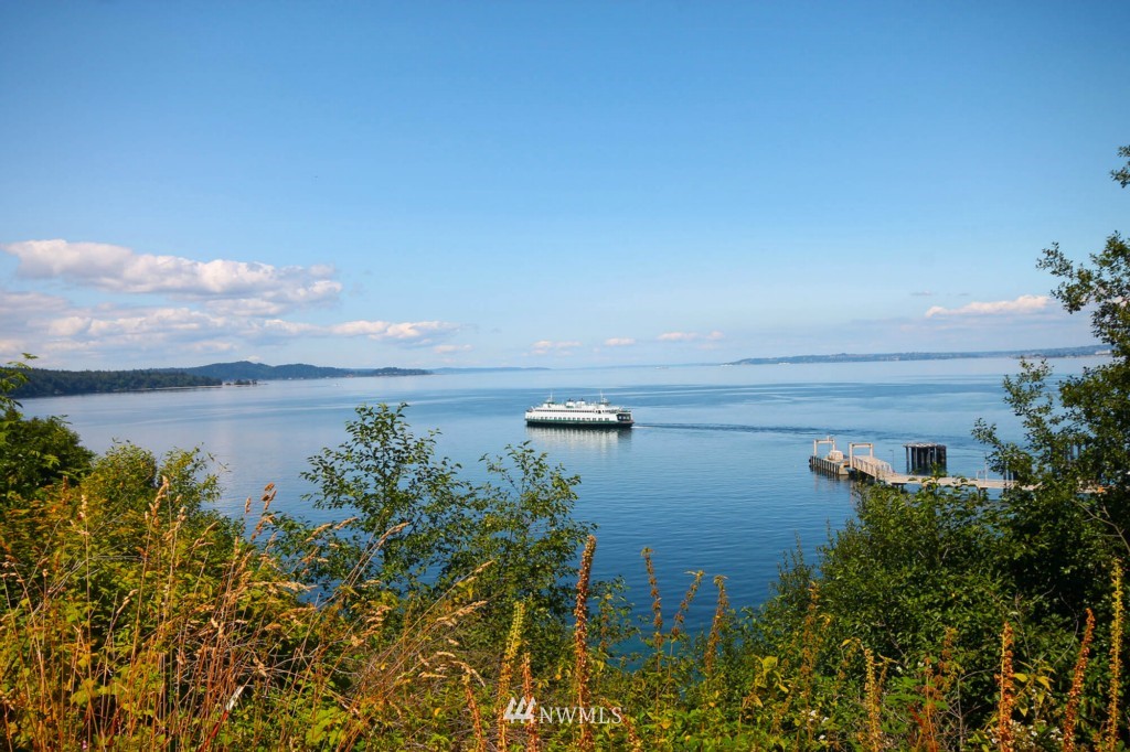 10352 Southwest Cowan Road Vashon, WA 98070 - Photo 17 of 18 Gallery Image 17