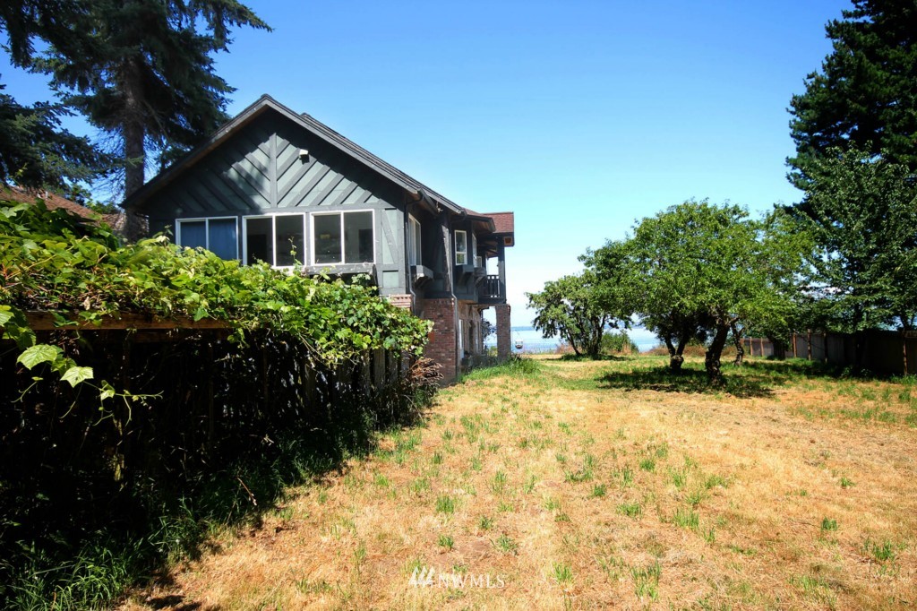 10352 Southwest Cowan Road Vashon, WA 98070 - Photo 3 of 18 Gallery Image 3