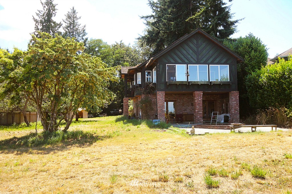 10352 Southwest Cowan Road Vashon, WA 98070 - Photo 4 of 18 Gallery Image 4