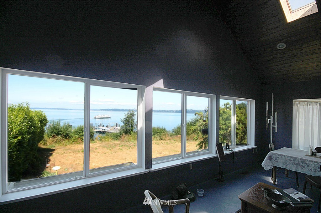 10352 Southwest Cowan Road Vashon, WA 98070 - Photo 6 of 18 Gallery Image 6