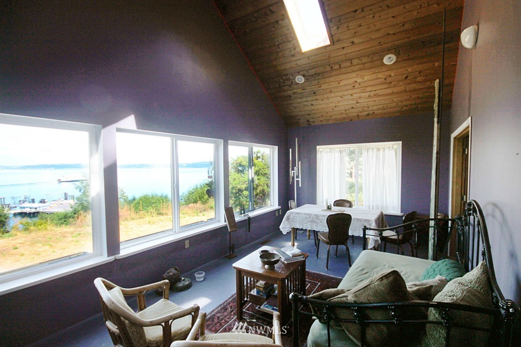 10352 Southwest Cowan Road Vashon, WA 98070 - Photo 7 of 18 Gallery Image 7