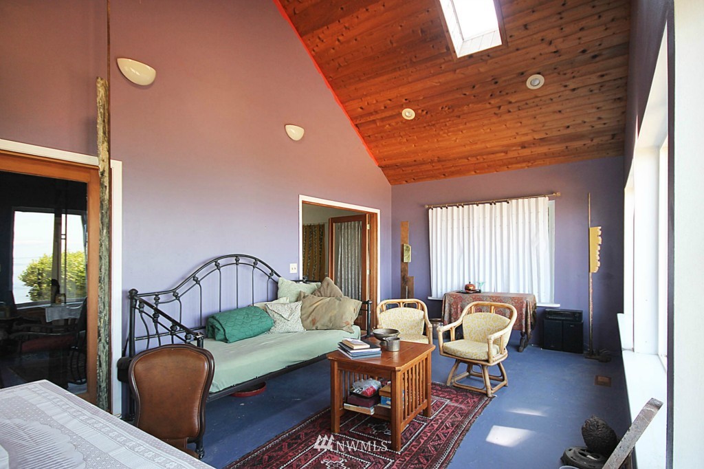 10352 Southwest Cowan Road Vashon, WA 98070 - Photo 8 of 18 Gallery Image 8
