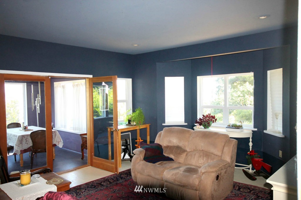 10352 Southwest Cowan Road Vashon, WA 98070 - Photo 9 of 18 Gallery Image 9