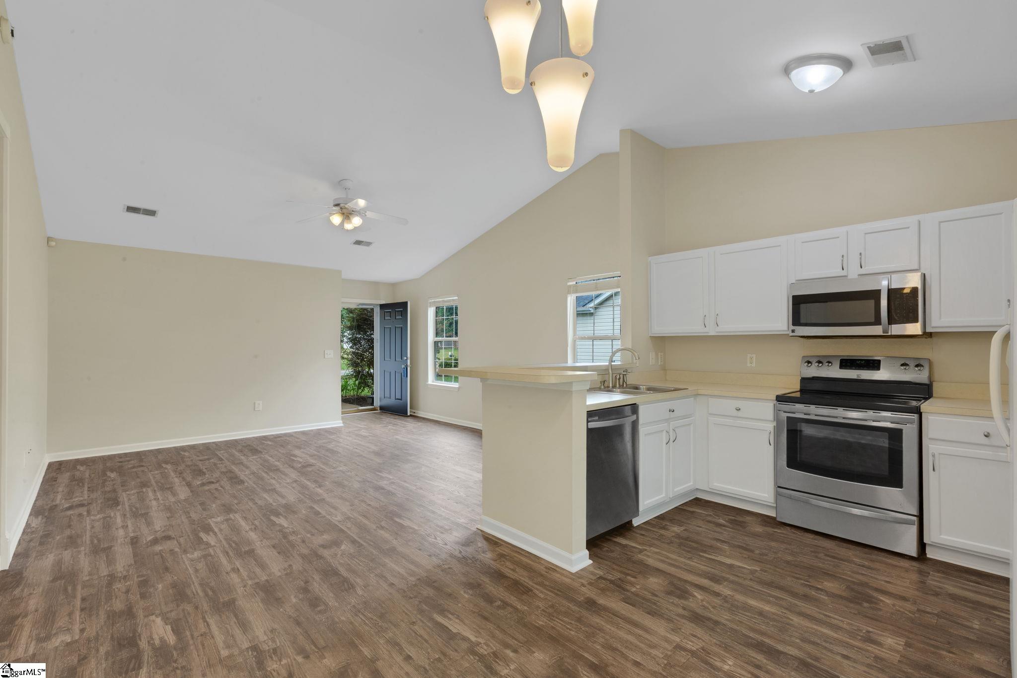 15 Hawkesbury Road Simpsonville, SC 29681 - Photo 11 of 44 Gallery Image 11