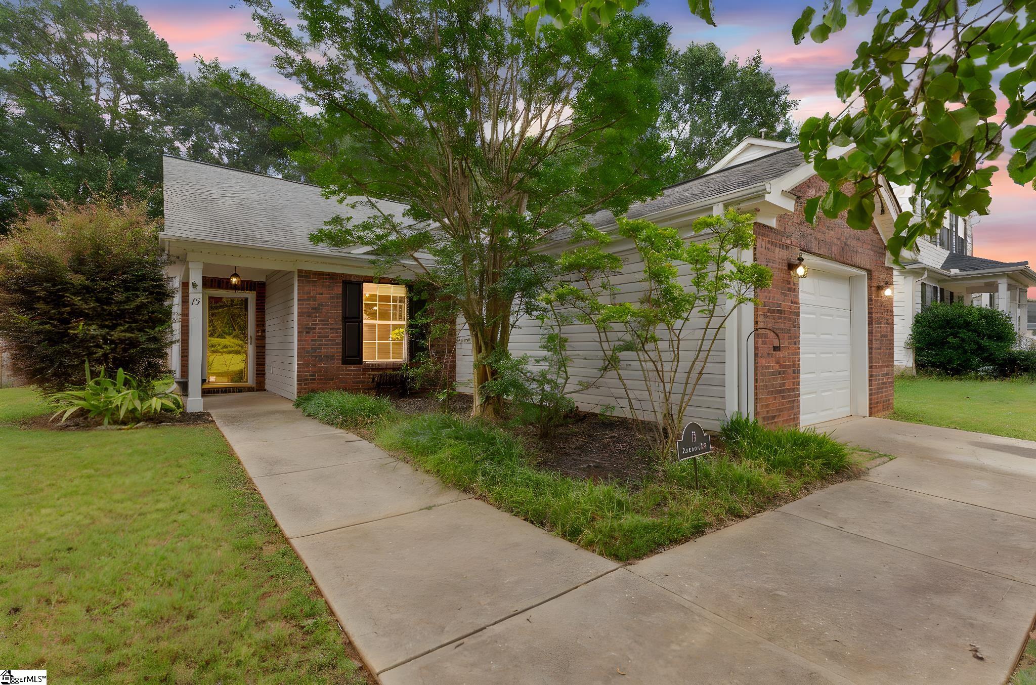 15 Hawkesbury Road Simpsonville, SC 29681 - Photo 3 of 44 Gallery Image 3