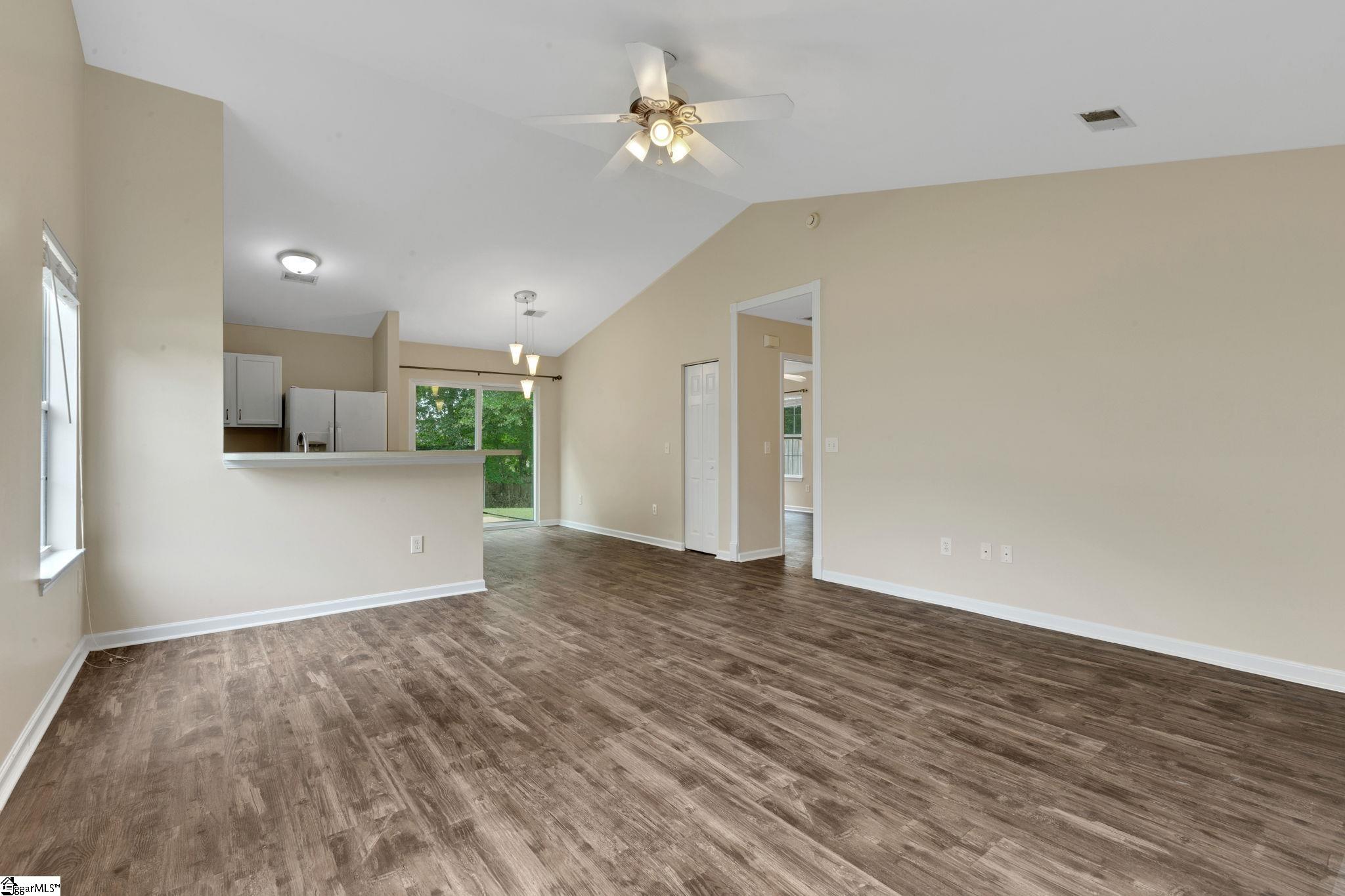 15 Hawkesbury Road Simpsonville, SC 29681 - Photo 5 of 44 Gallery Image 5