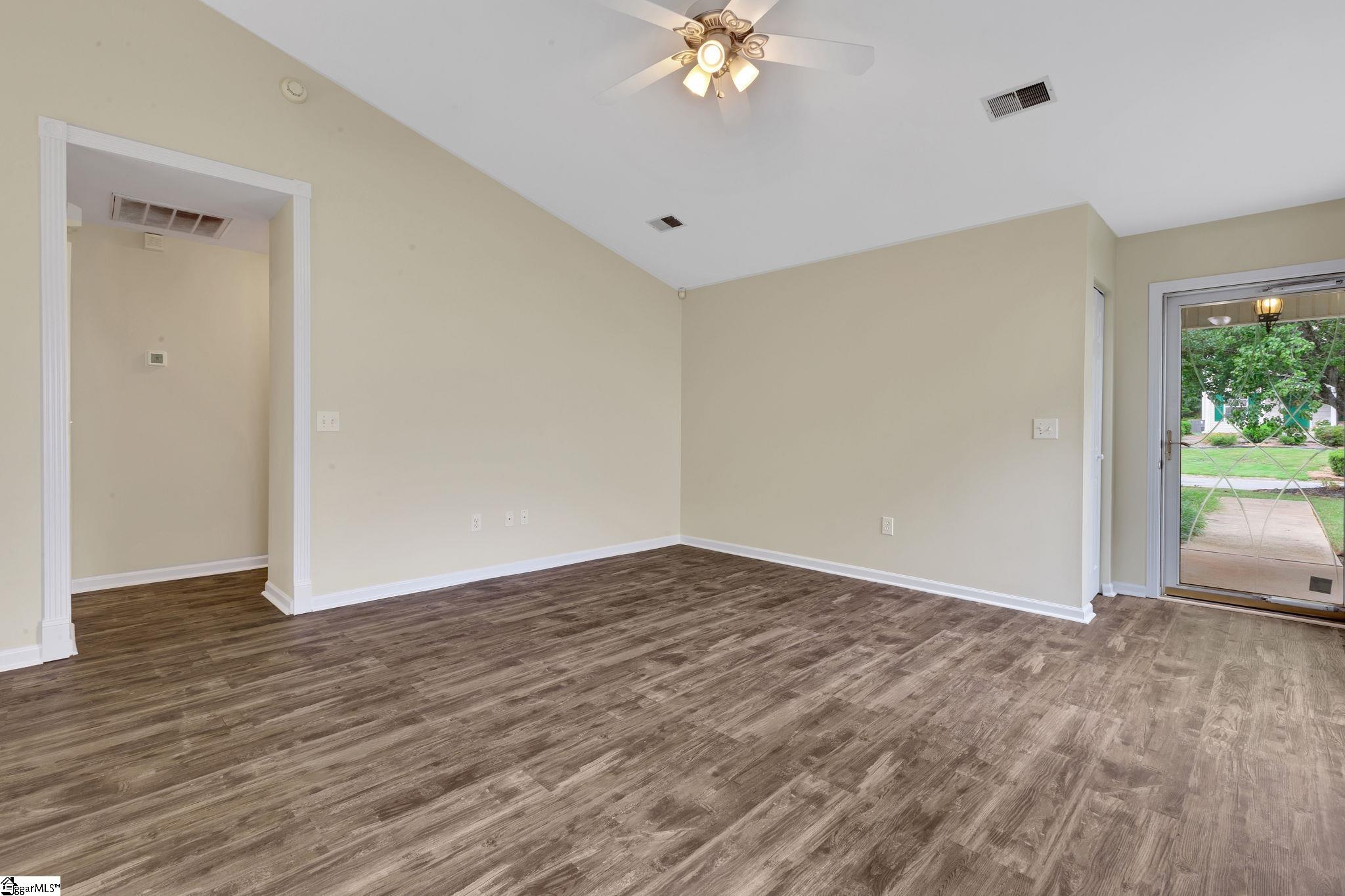 15 Hawkesbury Road Simpsonville, SC 29681 - Photo 7 of 44 Gallery Image 7