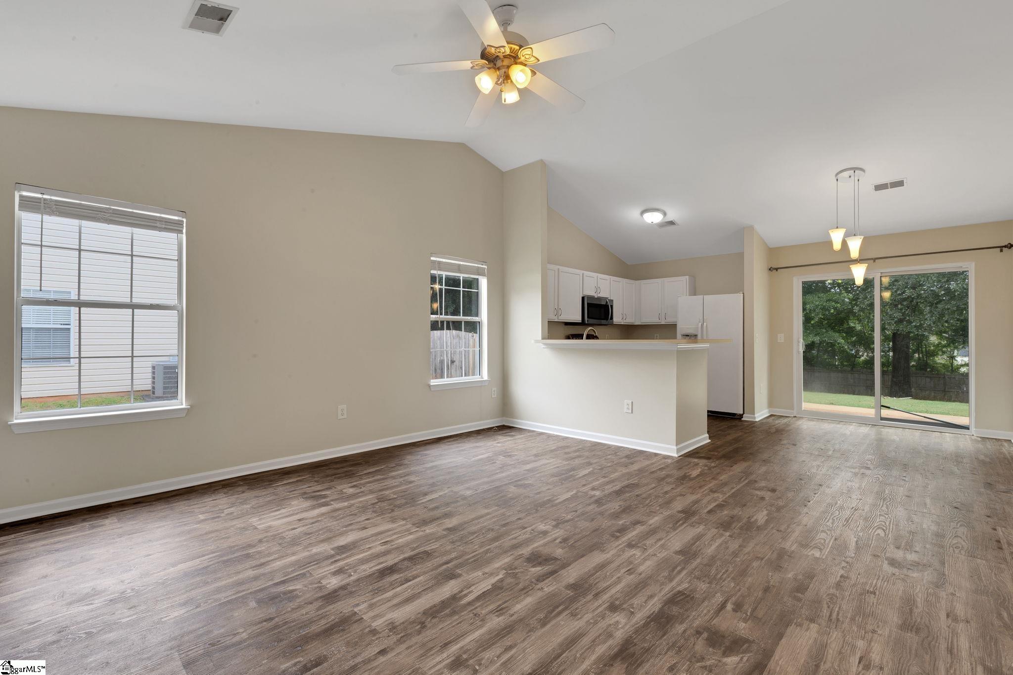 15 Hawkesbury Road Simpsonville, SC 29681 - Photo 8 of 44 Gallery Image 8