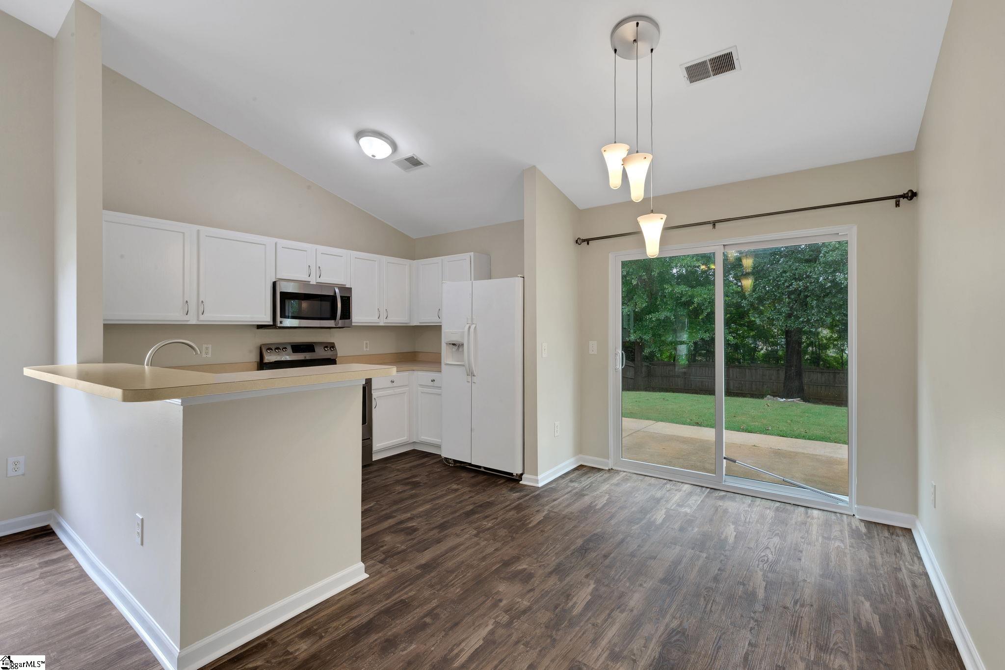 15 Hawkesbury Road Simpsonville, SC 29681 - Photo 9 of 44 Gallery Image 9