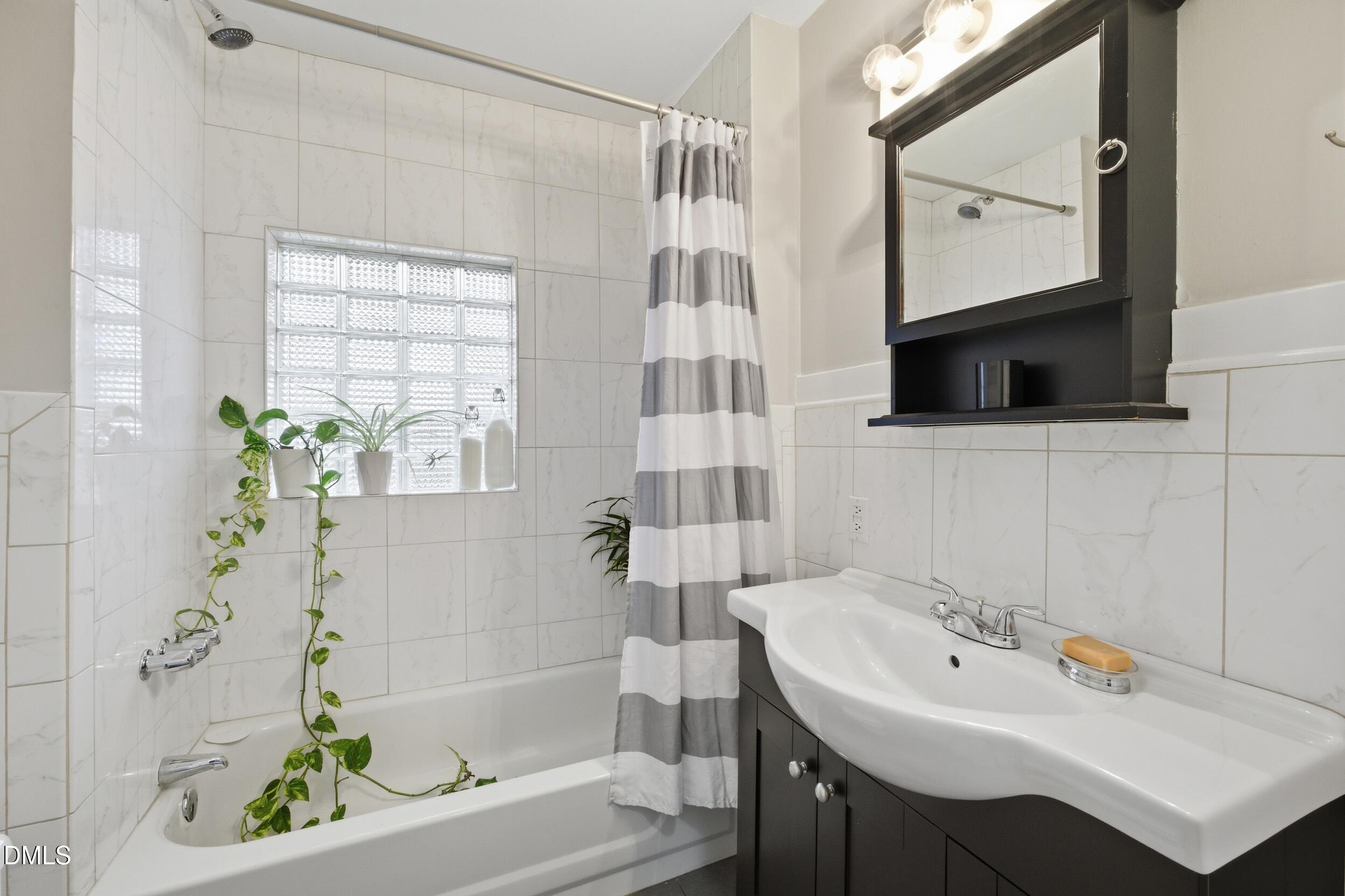 700 Sasser Street Raleigh, NC 27604 - Photo 9 of 25 a bathroom with a sink and a bathtub
