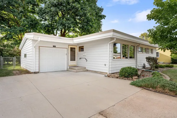 $214,900 | 1405 5th Street Northwest, Austin, MN 55912