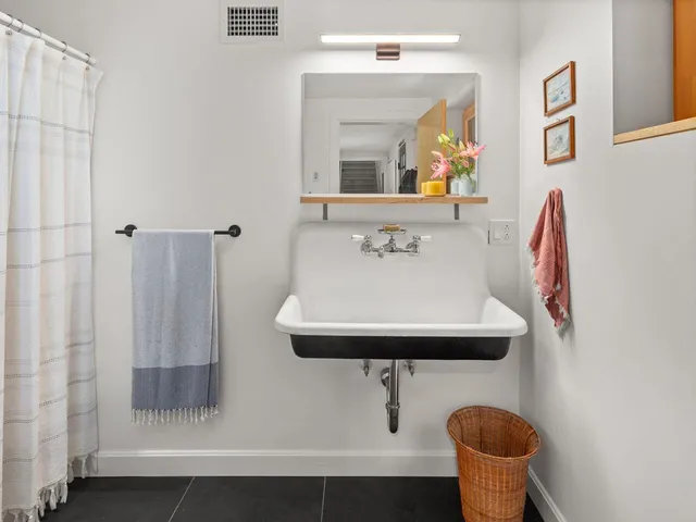 $1,595,000 | 60 Wolf Lane, Richmond, VT 05477