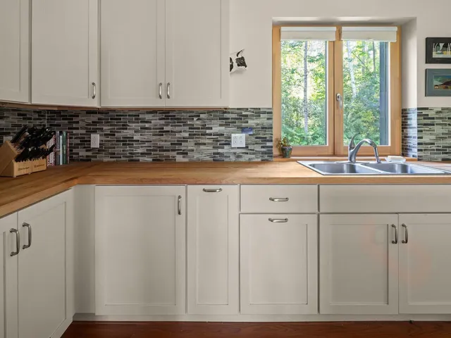 $1,595,000 | 60 Wolf Lane, Richmond, VT 05477