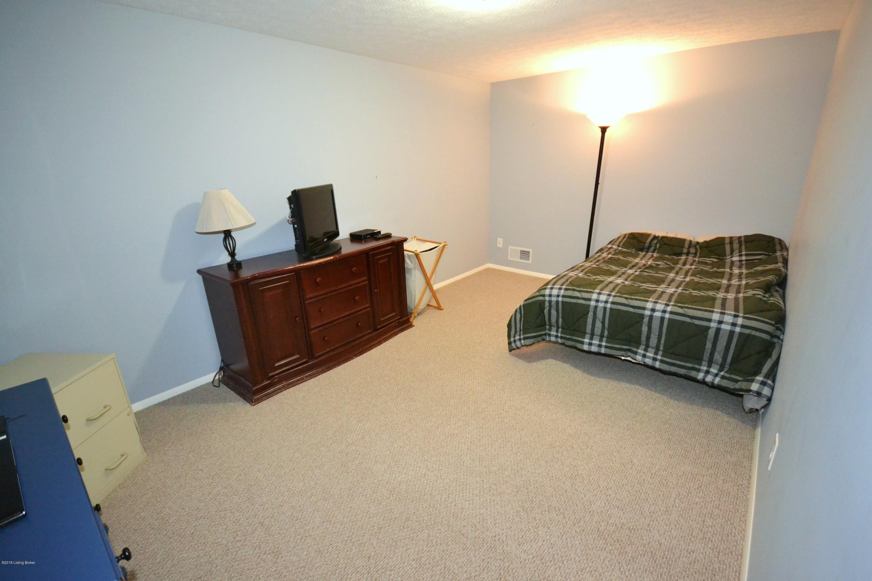 7713 Shaker Mill Road Louisville, KY 40220 - Photo 19 of 22 DSC_0233