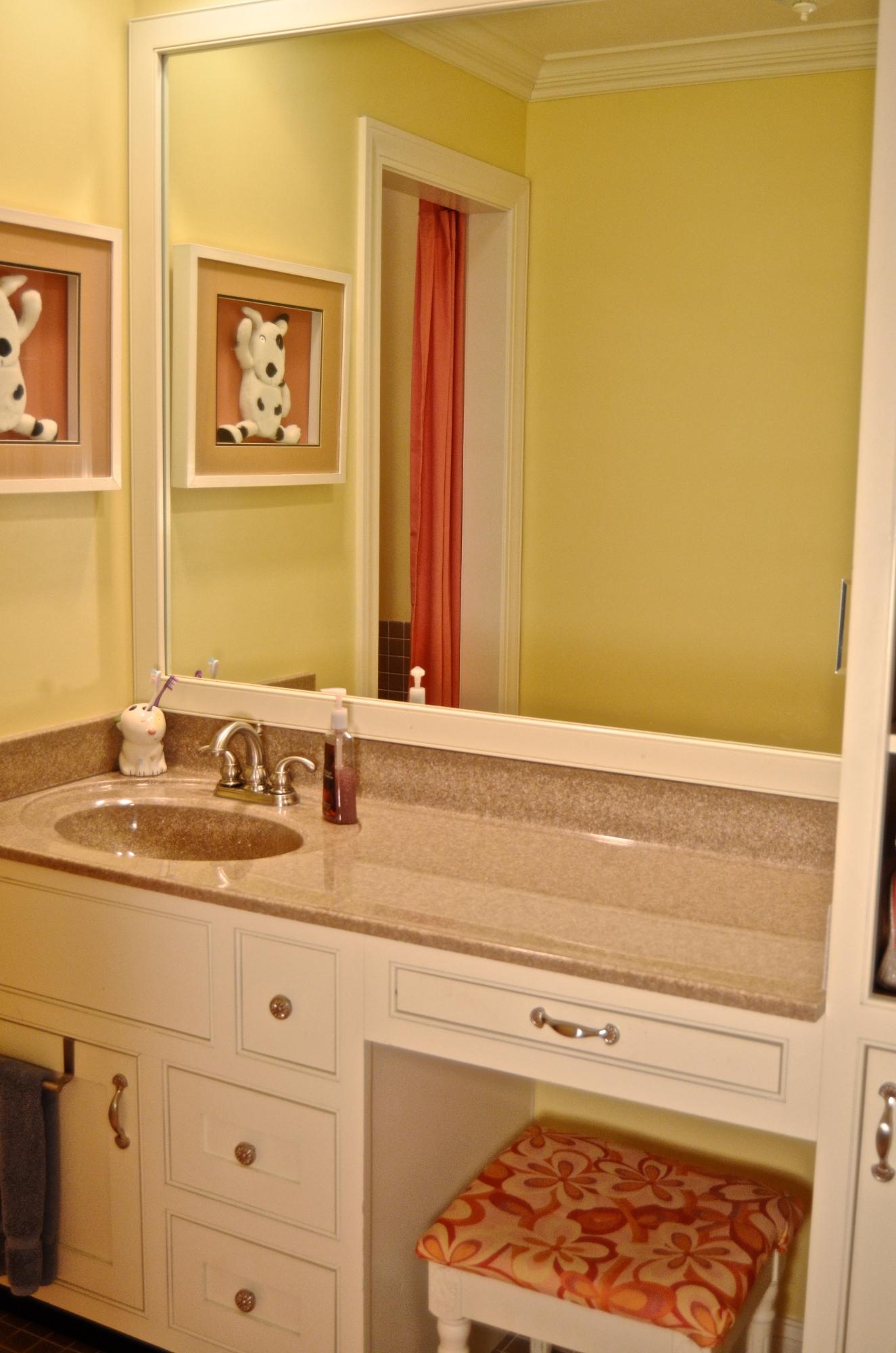 335 South Springview Road Maryville, TN 37801 - Photo 25 of 39 Vanity and storage cabinet