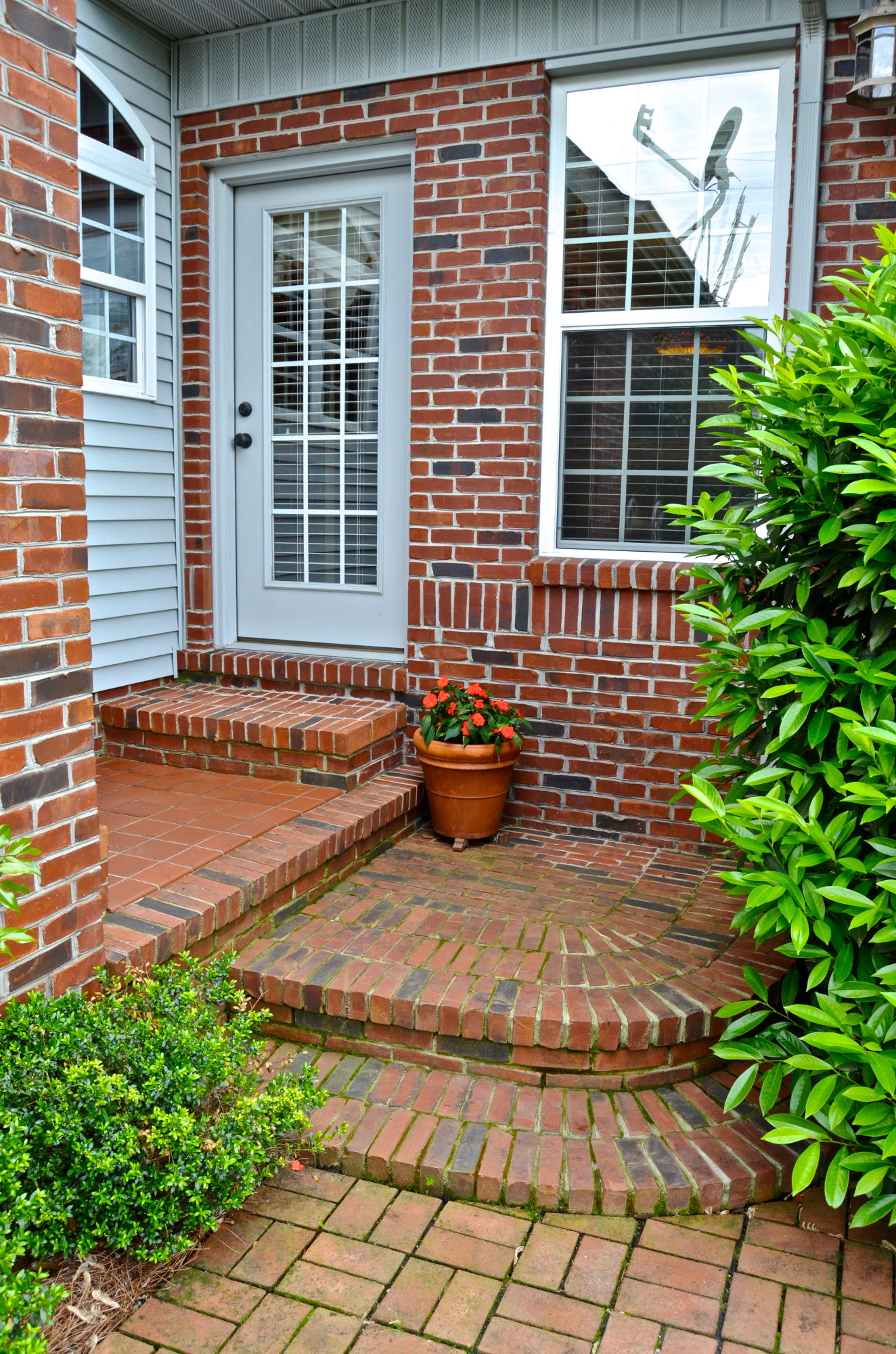 335 South Springview Road Maryville, TN 37801 - Photo 34 of 39 Side entry with brick patio