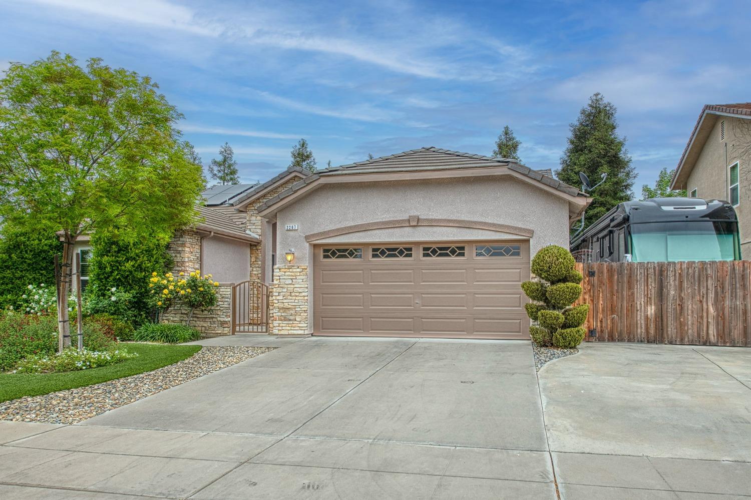 2267 Graybark Avenue Clovis, CA 93619 - Photo 2 of 42 a view of a house with a outdoor space