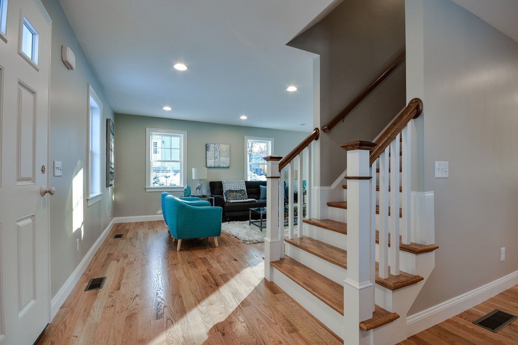 33 Stratford Road Natick, MA 01760 - Photo 4 of 22