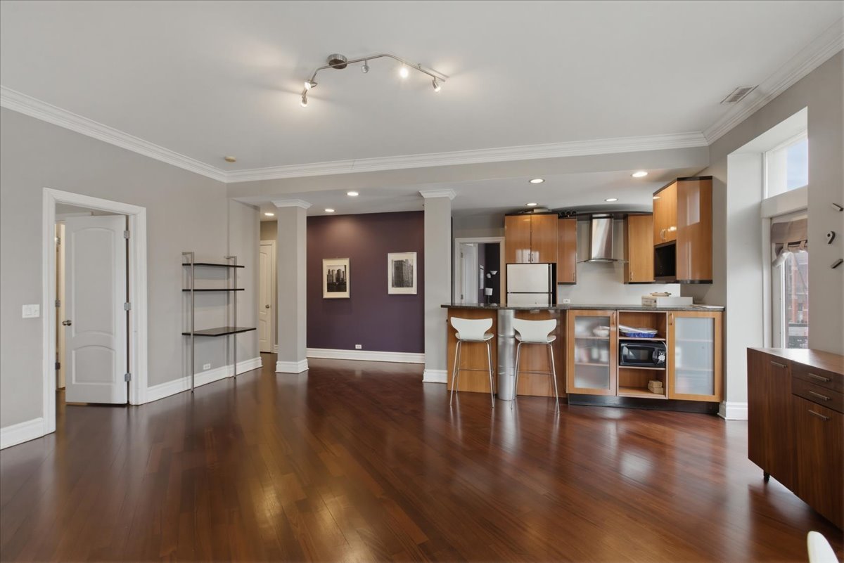 36 South Ashland Avenue, Unit 202 Chicago, IL 60607 - Photo 3 of 11