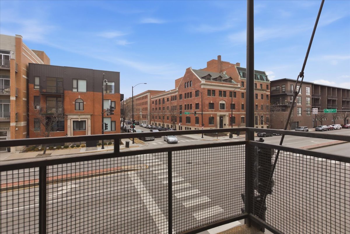 36 South Ashland Avenue, Unit 202 Chicago, IL 60607 - Photo 6 of 11