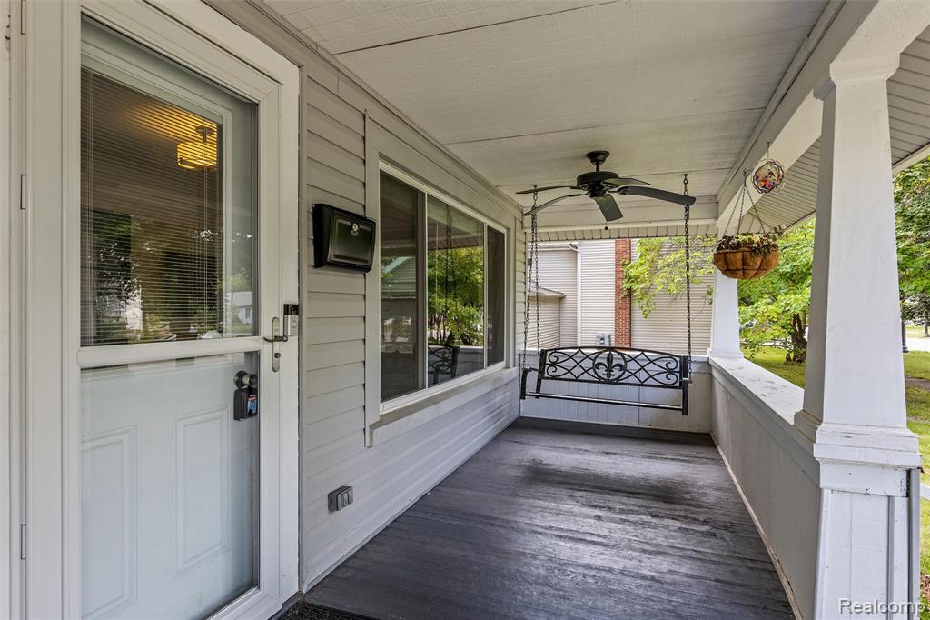 709 East Clinton Street Howell, MI 48843 - Photo 3 of 26 Gallery Image 3