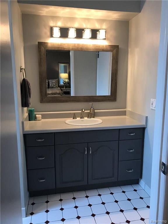 3083 Kenmore Road Berkley, MI 48072 - Photo 13 of 25
