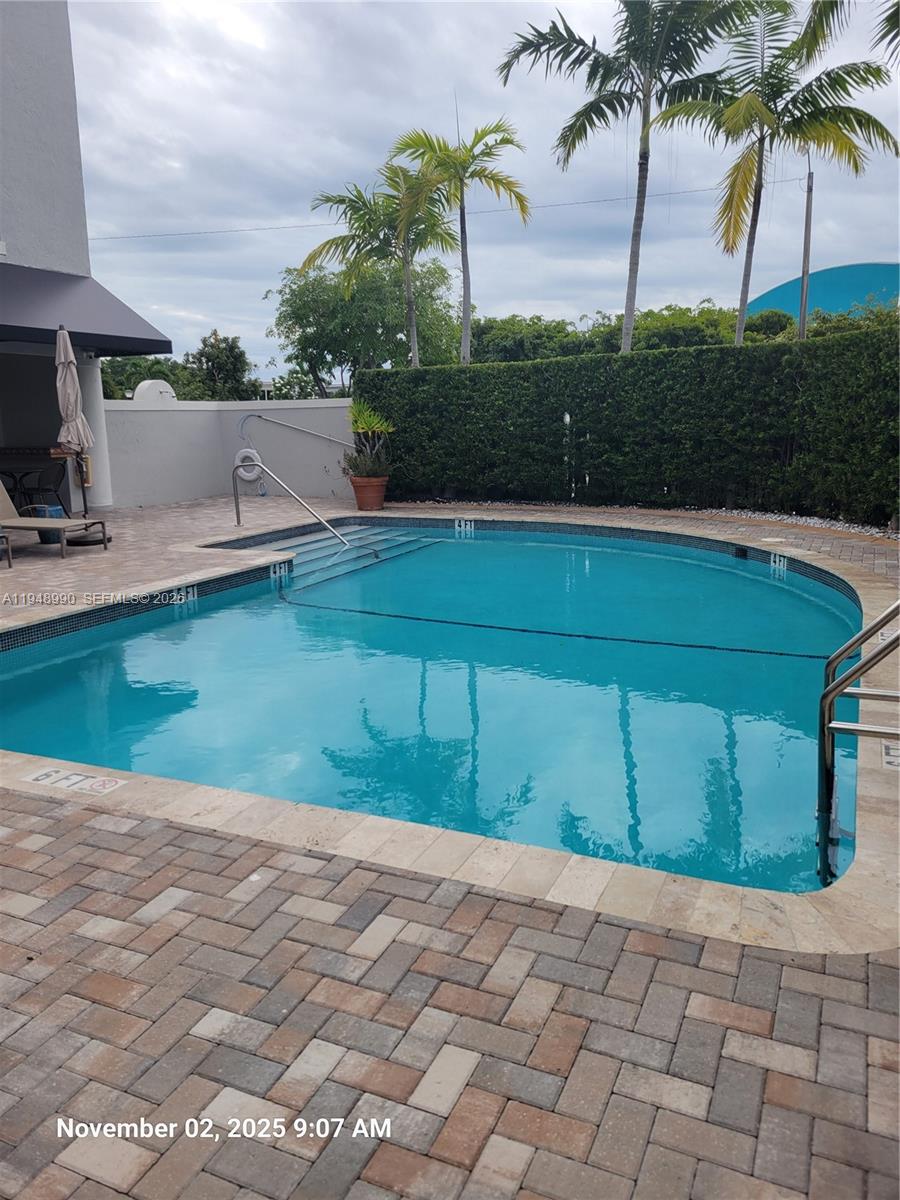 2351 Douglas Road, Unit 601 Miami, FL 33145 - Photo 28 of 36 a view of a backyard