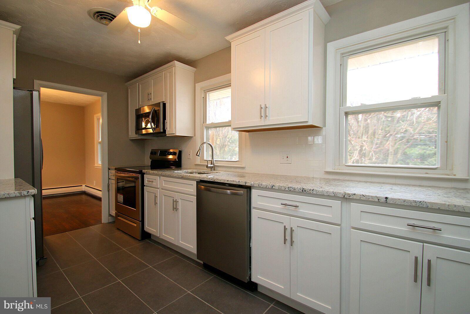 906 Starbit Road Baltimore, MD 21286 - Photo 12 of 30 Kitchen